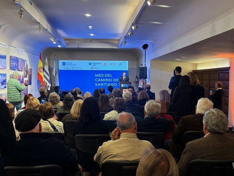 A Xunta promociona no Uruguai o Xacobeo 2027 coa exposición ‘Mes do Camiño’.