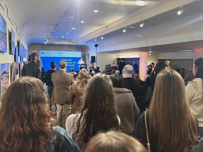 A Xunta promociona no Uruguai o Xacobeo 2027 coa exposición ‘Mes do Camiño’.