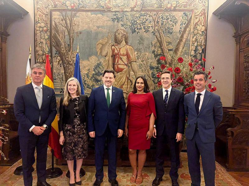 Miranda y Gómez Román ensalzan la fortaleza de los lazos entre Galicia y Uruguay como impulsores de la proyección del Xacobeo 2027.