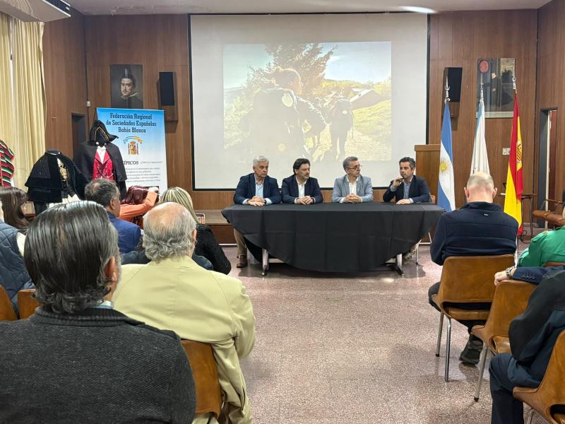 Visita do secretario xeral da Emigración ao Centro Galego de Córdoba e presentación do Ano Santo Xacobeo.