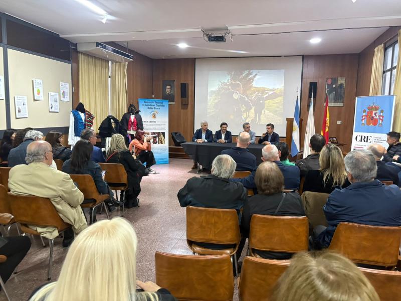 Visita do secretario xeral da Emigración ao Centro Galego de Córdoba e presentación do Ano Santo Xacobeo.