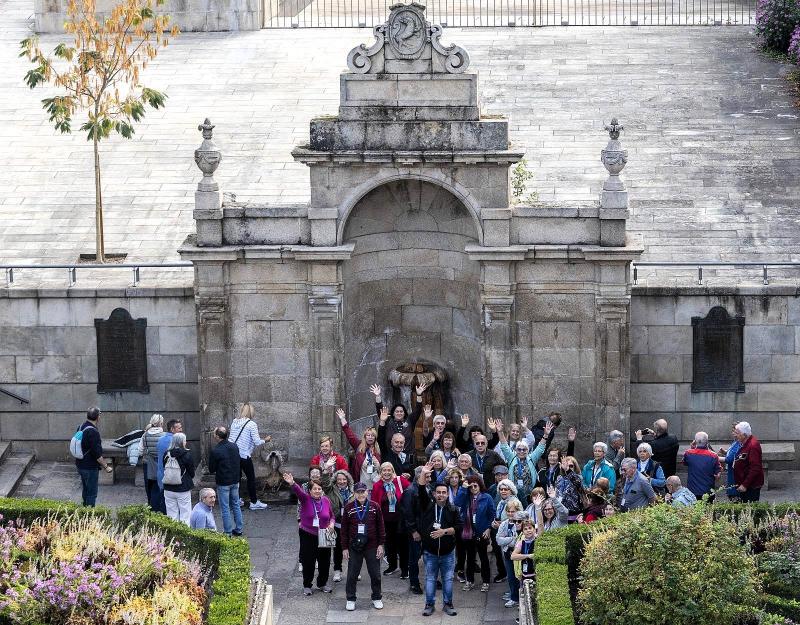 Participantes do programa “Reencontros con Galicia” desfrutaron dunha visita a Ourense.