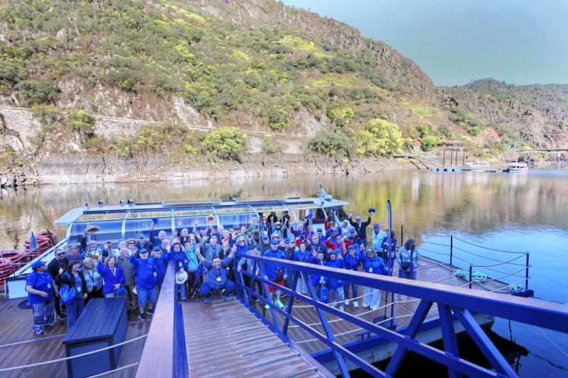 Os participantes do programa “Reencontros con Galicia” desfrutan da Ribeira Sacra.