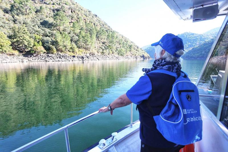 Os participantes do programa “Reencontros con Galicia” desfrutan da Ribeira Sacra.