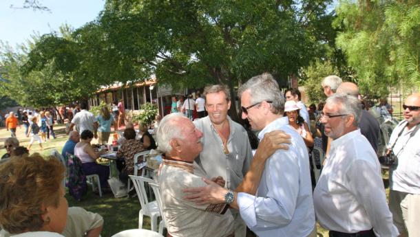 Rueda y Camba participan junto a más de 2.000 miembros de la colectividad en la 