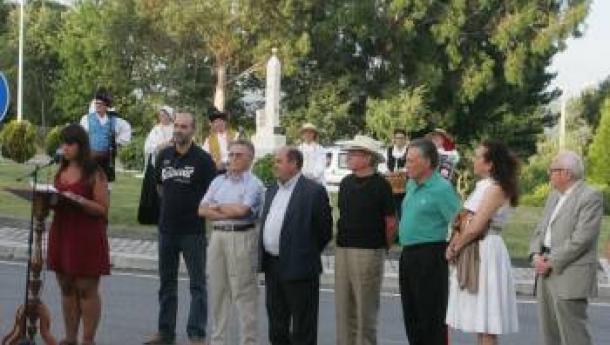 O pobo de Celanova dedica un monumento á emigración