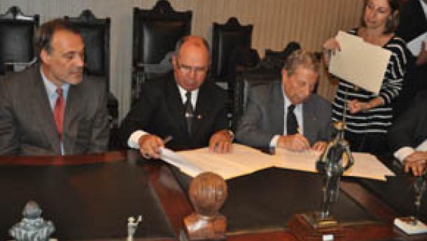 El Hogar Español para Ancianos de Montevideo firma un convenio con Casa de Galic