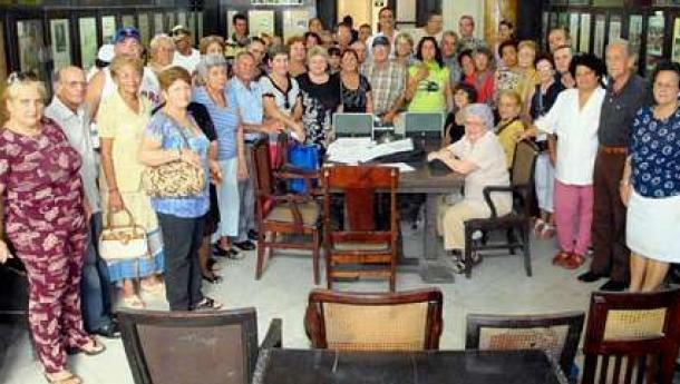 Neira Vilas, socio de honor de Hijos de La Estrada Neira Vilas, socio de honor de Hijos de La Estrada