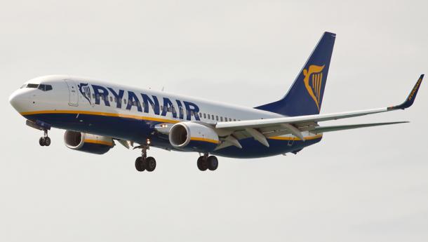 Ryanair añade una frecuencia extra a su ruta entre Santiago de Compostela y Londres para este verano Ryanair añade una frecuencia extra a su ruta entre Santiago de Compostela y Lon