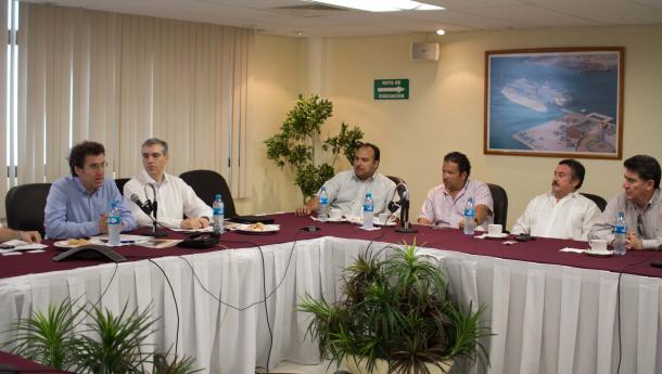 Feijóo valora los avances alcanzados con Peña Nieto para el sector naval porque "México puede tener más barcos gallegos y Galicia más inversión mexicana" Feijóo valora los avances alcanzados con Peña Nieto para el sector naval porque