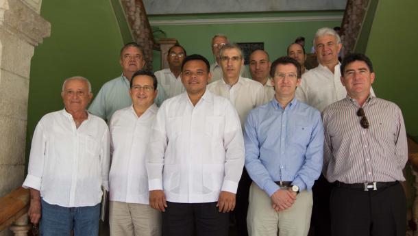 El gobernador de Yucatán traslada a Feijóo el interés en establecer nexos estables con Galicia en sectores como el eólico, el turismo, la pesca, la agroalimentación y el vitivinícola El gobernador de Yucatán traslada a Feijóo el interés en establecer nexos establ