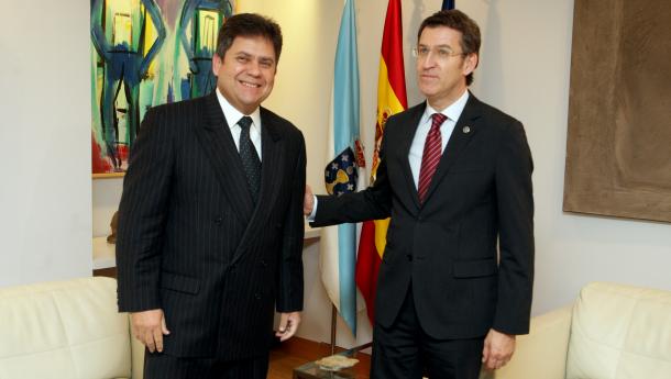 Feijóo e o embaixador de Cuba manteñen unha reunión preparatoria da viaxe que o 