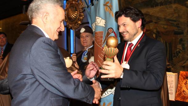 O secretario xeral da Emigración entrega os Trofeos da Galeguidade 2014 correspondentes ao Capítulo Xeral da Enxebre Orde da Vieira