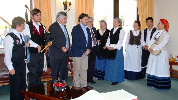 O secretario xeral da Emigración visitou a colectividade galega de Santiago e Valparaíso na que foi a súa primeira visita a Chile