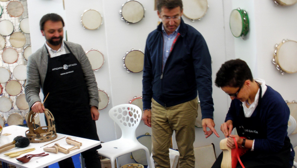 Feijóo destaca o papel das e dos emigrantes galegos en Alemaña por contribuír a facer unha Galicia máis ampla e universal, e comínaos a ser “embaixadores do noso país, faros da nosa cultura e profetas da nosa terra” Feijóo destaca o papel das e dos emigrantes galegos en Alemaña por contribuír a facer unha Galicia máis ampla e universal, e comínaos a ser “embaixadores do noso país, faros da nosa cultura e profetas da nosa terra”