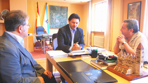 O secretario xeral da Emigración recibiu en Santiago a membros da directiva da Casa de Galicia en Bilbao