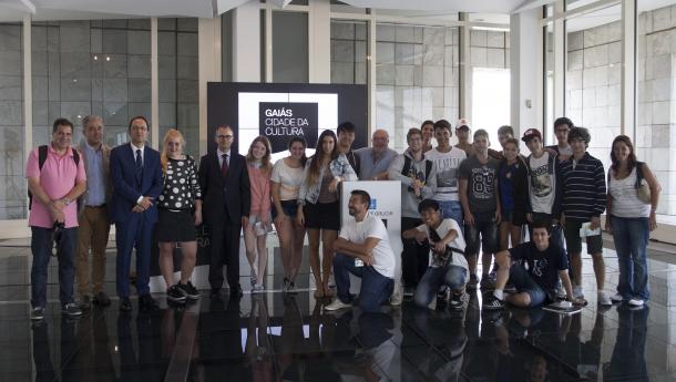 Xesús Vázquez Abad recibe na Cidade da Cultura o alumnado do colexio Santiago Apóstol de Bos Aires que se atopa de viaxe de estudos en Galicia Xesús Vázquez Abad recibe na Cidade da Cultura o alumnado do colexio Santiago Apóstol de Bos Aires que se atopa de viaxe de estudos en Galicia