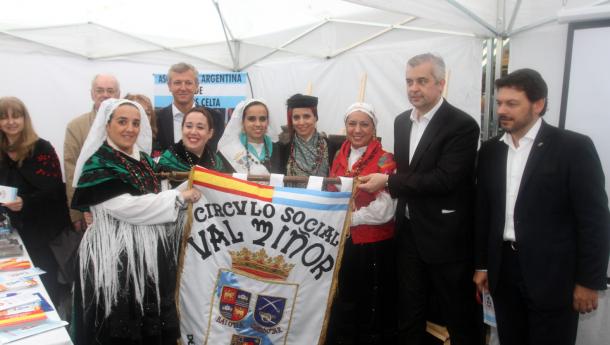 Baixo a chuvia, Bos Aires celebrou a Galicia