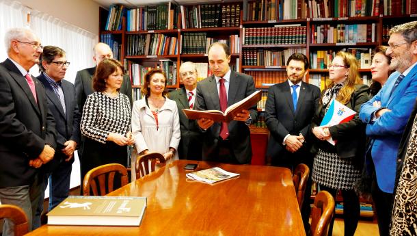 O Presidente e a conselleira da Presidencia de Cantabria uníronse a Miranda na celebración dos 80 anos do Centro Galego de Santander O Presidente e a conselleira da Presidencia de Cantabria uníronse a Miranda na celebración dos 80 anos do Centro Galego de Santander