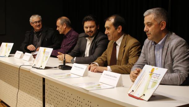 Rodríguez Miranda y Valentín García asisten a la presentación del libro de Koki "Un neno na emigración" Rodríguez Miranda y Valentín García asisten a la presentación del libro de Koki "Un neno na emigración"
