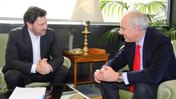 Miranda entrevístase en Madrid con Gómez de Olea para analizar a actualidade da diáspora en Iberomérica Miranda entrevístase en Madrid con Gómez de Olea para analizar a actualidade da diáspora en Iberomérica
