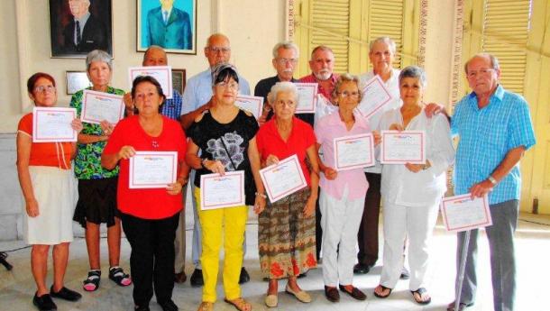 'Emigrados de Riotorto' da Habana distinguiu aos seus asociados e asociadas con máis de 50 anos de pertenza á entidade