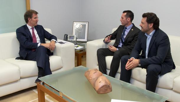 Feijóo recibe al presidente de la Hermandad Gallega de Venezuela y le transmite la cercanía y la solidaridad de Galicia a los 46.000 gallegos y gallegas que viven en ese país 