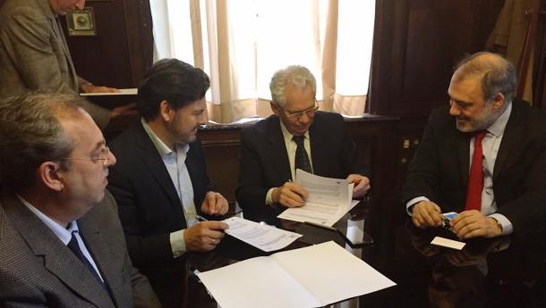 Atender las necesidades asistenciales de las y de los mayores gallegos residentes en el Uruguay, objetivo del nuevo convenio firmado entre la Xunta y el 'Hogar Español' de Montevideo