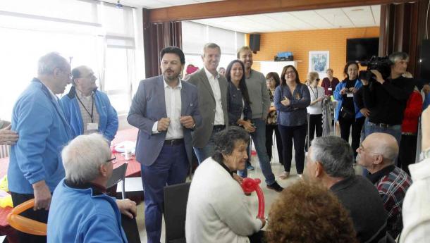 Alfonso Rueda e Antonio Rodríguez Miranda visitan ás e os participantes do programa “Reencontros na Terra” Alfonso Rueda e Antonio Rodríguez Miranda visitan ás e os participantes do programa “Reencontros na Terra”