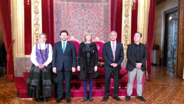 Miranda asistió convidado por el Gobierno de Navarra a las Jornadas culturales de la Federación de Casas Regionales, que este año protagoniza Galicia, y visitó la comunidad gallega allí residente Miranda asistió convidado por el Gobierno de Navarra a las Jornadas culturales de la Federación de Casas Regionales, que este año protagoniza Galicia, y visitó la comunidad gallega allí residente