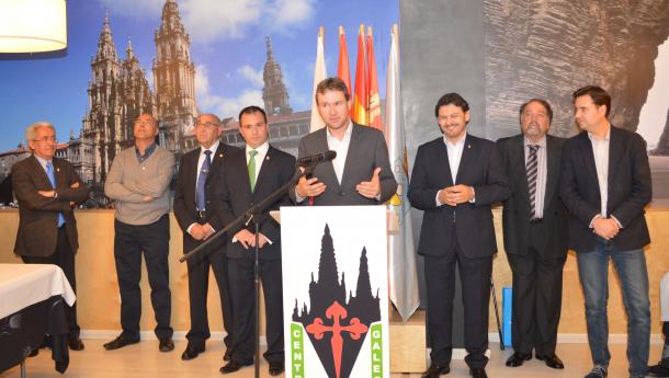El Centro Galego de Burgos en la conmemoración de su XX aniversario otorga sus primeros títulos de Socios de Honor a Feijóo y Miranda El Centro Galego de Burgos en la conmemoración de su XX aniversario otorga sus primeros títulos de Socios de Honor a Feijóo y Miranda
