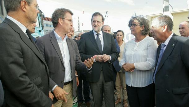 El presidente de la Xunta y el presidente en funciones del Gobierno visitan la zona del accidente ferroviario El presidente de la Xunta y el presidente en funciones del Gobierno visitan la zona del accidente ferroviario