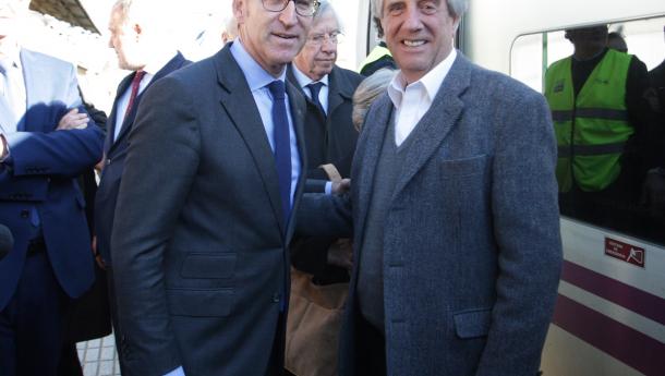 Feijóo recibe ao presidente da República Oriental do Uruguai á súa chegada a Santiago de Compostela