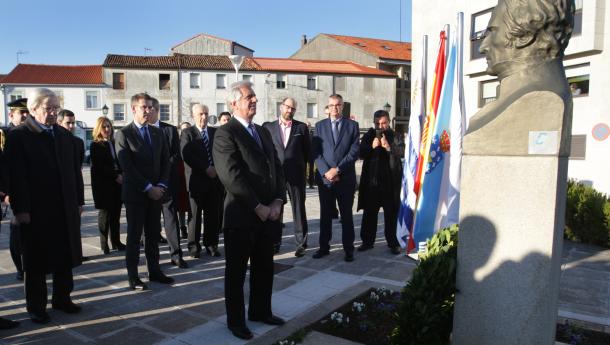 O titular do Goberno galego acompaña ao presidente do Uruguai nunha ofrenda floral ante o monumento a José Gervasio Artigas