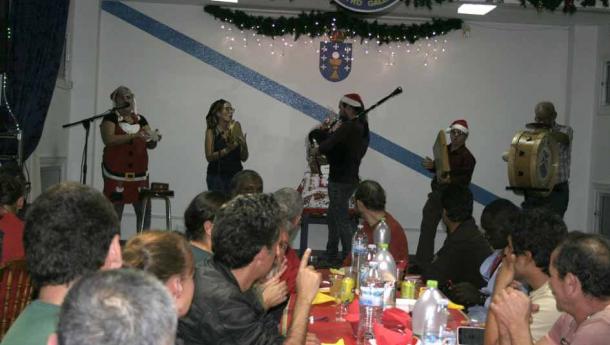 O Centro Galego de Tenerife ofreceu a súa tradicional cea benéfica de Nadal para persoas sen recursos