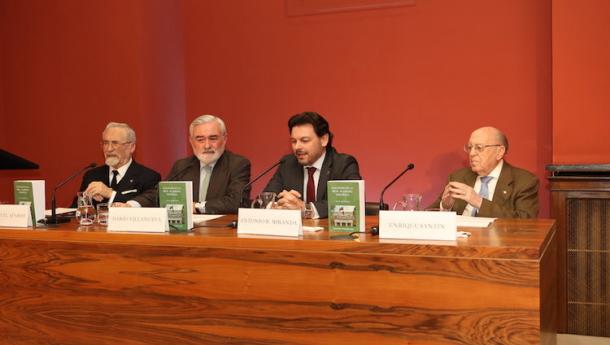 Miranda, junto con Villanueva, Ónega y Santín, asiste a la presentación de «Gallegos en la Real Academia Española», obra de Luis Miguel Aparisi