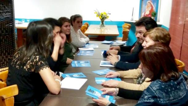 “Ahora que corren tiempos de incertidumbres”, afirma Miranda ante las y los gallegos en Suiza, “Europa entera os mira con respeto y admiración” “Ahora que corren tiempos de incertidumbres”, afirma Miranda ante las y los gallegos en Suiza, “Europa entera os mira con respeto y admiración”