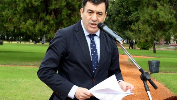 Román Rodríguez salienta á Rosalía que loitou como muller, galega e cidadá