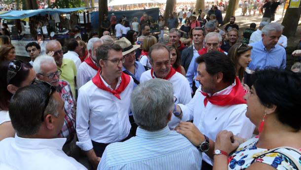 Feijóo resalta la ‘Festa do Pulpo' de O Carballiño como ejemplo de la Galicia acogedora y abierta