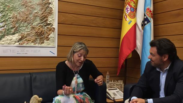 Miranda recibe á presidenta do Lar Galego de Pamplona e compromete o mantemento do apoio de Emigración á súa actividade Miranda recibe á presidenta do Lar Galego de Pamplona e compromete o mantemento do apoio de Emigración á súa actividade
