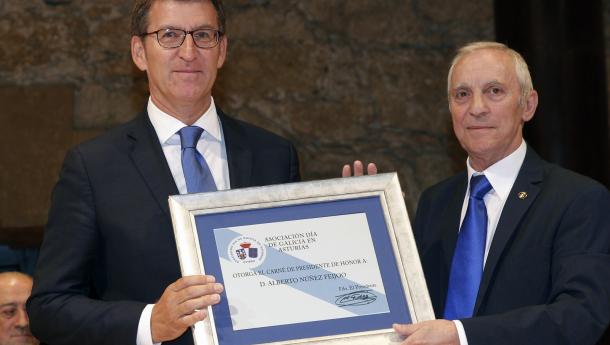 Feijóo se refiere a la labor de la Asociación Día de Galicia en Asturias como la prueba de que la galleguidad se construye desde la unión y la suma de identidades Feijóo se refiere a la labor de la Asociación Día de Galicia en Asturias como la prueba de que la galleguidad se construye desde la unión y la suma de identidades