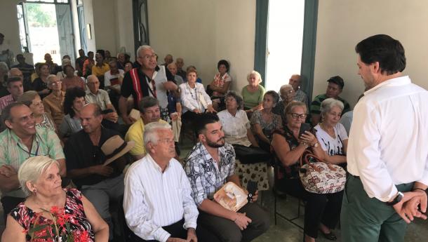 Miranda achégase á situación dos galegos e galegas en Santiago de Cuba nunha reunión con membros e representantes da colectividade