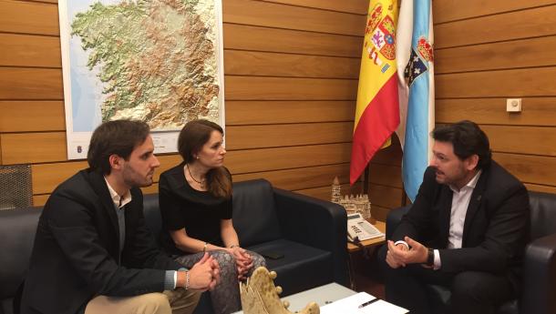 Miranda traslada aos galegos e galegas da Estrada e a súa comarca en Caracas a importancia da colaboración na difusión dos programas sociais da Xunta de Galicia Miranda traslada aos galegos e galegas da Estrada e a súa comarca en Caracas a importancia da colaboración na difusión dos programas sociais da Xunta de Galicia