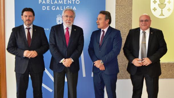 O Embaixador de Cuba visita o Parlamento de Galicia 
