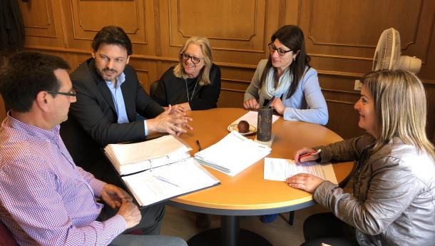 Miranda amosa o seu apoio á nova directiva do Centro Galego de Zug e anímaa a continuar coa súa intensa actividade Miranda amosa o seu apoio á nova directiva do Centro Galego de Zug e anímaa a continuar coa súa intensa actividade