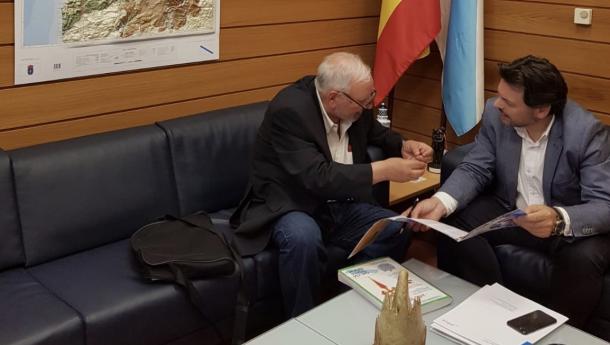 Miranda recibe ao presidente da Enxebre e Pelegrina Confraría da Queimada no País Vasco Miranda recibe ao presidente da Enxebre e Pelegrina Confraría da Queimada no País Vasco