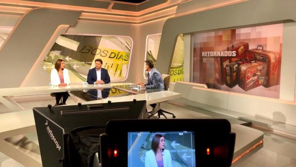 Miranda explica as Axudas ao Retornado Emprendedor na TVG xunto a unha beneficiaria