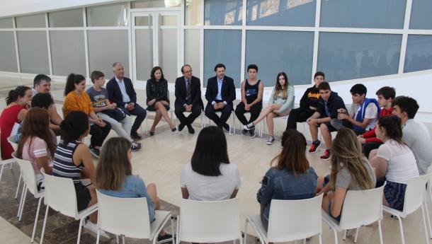 O alumnado do Instituto Santiago Apóstol de Bos Aires visita a Cidade da Cultura