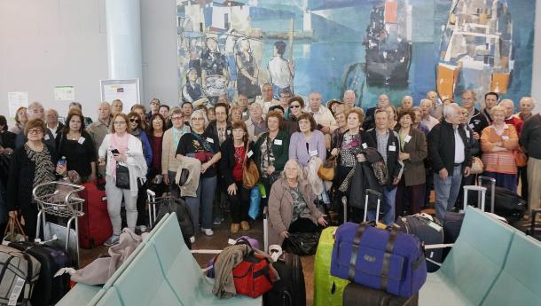 Miranda dá a benvida en Madrid ás e aos 72 participantes nos “Reencontros na Terra” 2018 procedentes da Arxentina, que foron recibidos en Peinador por persoal da Secretaría Miranda dá a benvida en Madrid ás e aos 72 participantes nos “Reencontros na Terra” 2018 procedentes da Arxentina, que foron recibidos en Peinador por persoal da Secretaría