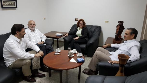 Miranda reúnese con responsables do Goberno cubano e español para intensificar a coordinación na tramitación dos programas de axuda do Goberno galego Miranda reúnese con responsables do Goberno cubano e español para intensificar a coordinación na tramitación dos programas de axuda do Goberno galego